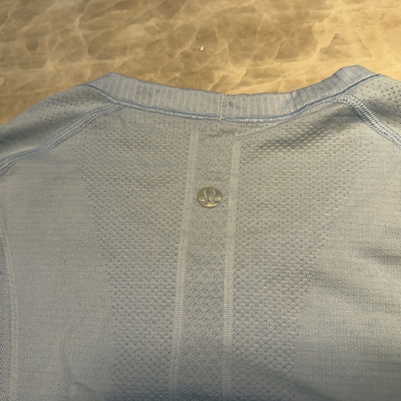 Lululemon Swiftly Tech Long-Sleeve Shirt 2.0 in light/ice blue, sz 8, hip length - Picture 9 of 10